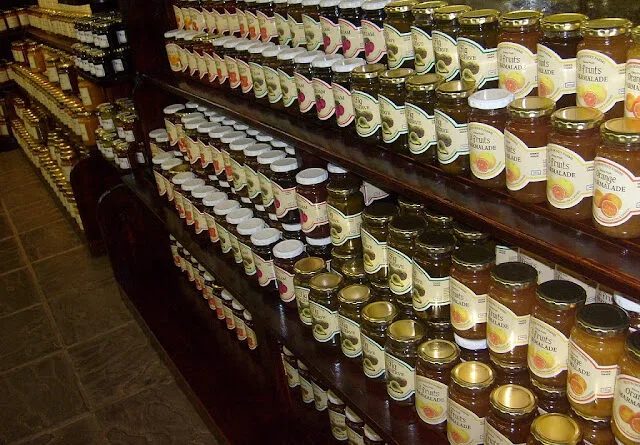 What's the contrast between jam, jelly, and preserves?